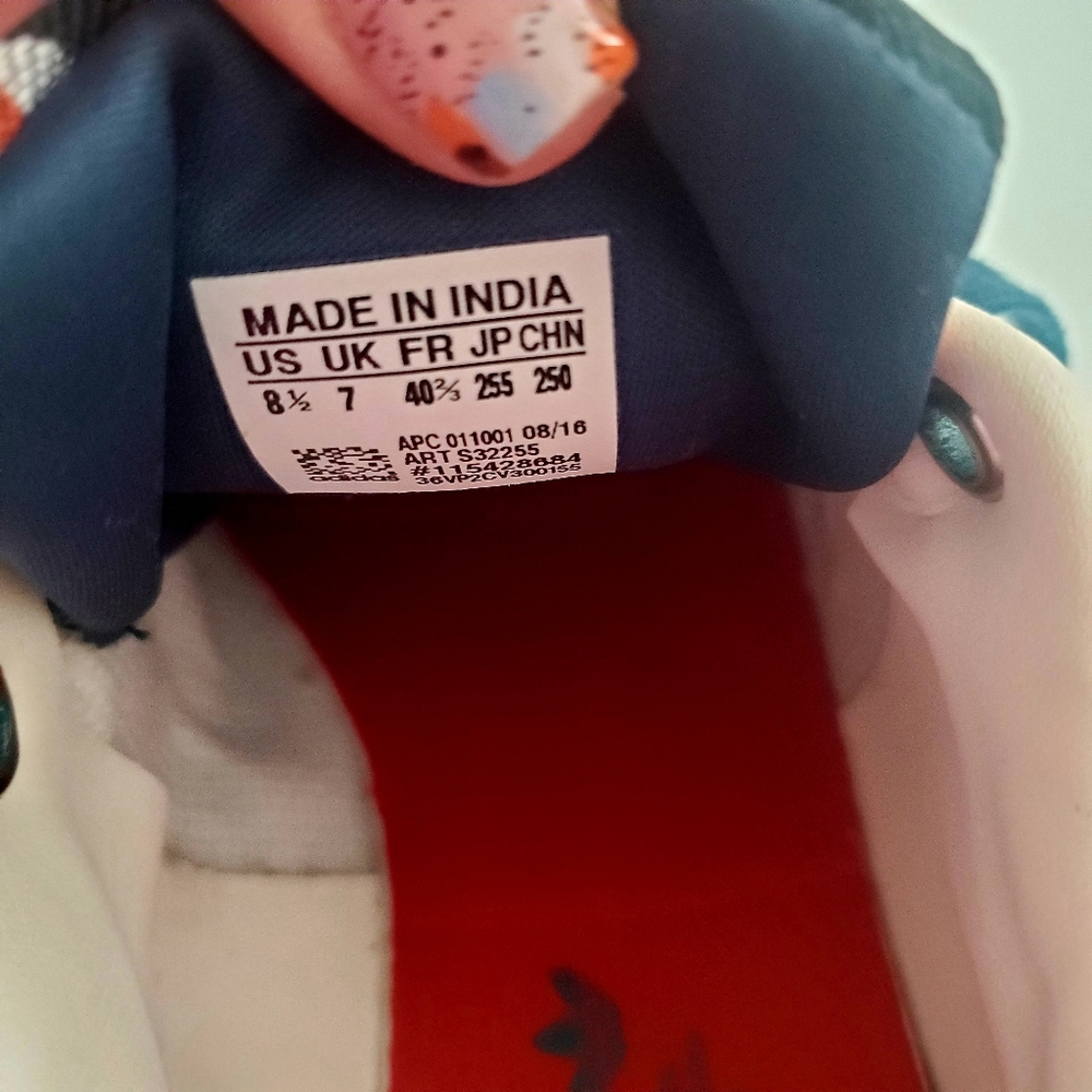 Adidas - Picture 3 of 6
